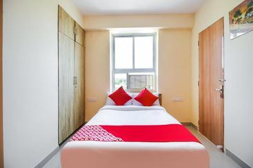 هتل Oyo 64195 Aryans Accommodations