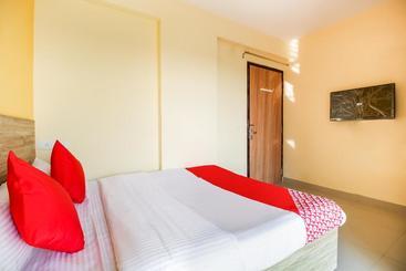 هتل Oyo 64195 Aryans Accommodations