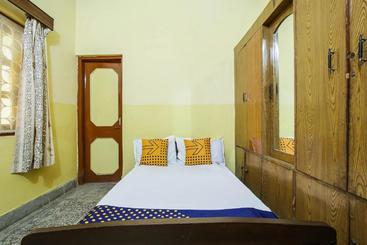 هتل Spot On Cherish Guest House