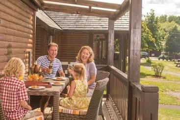 استراحتگاه Tilford Woods Lodge Retreat
