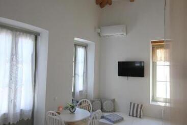 تختخواب و صبحانه L Anima Boutique Suites