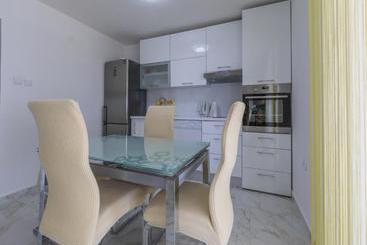 Apartment Cherry 2