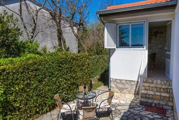 House Lipert