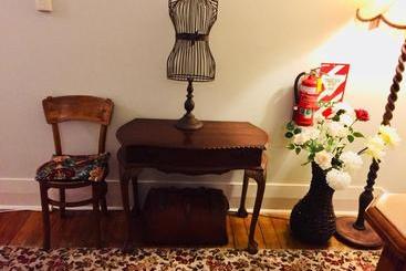 هتل Albatross Inn Bed & Breakfast