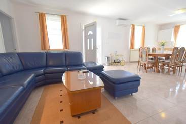 Villa Mili