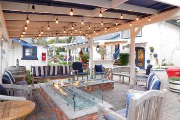 هتل Lamp Lighter Inn And Sunset Suites