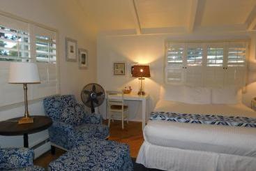 هتل Lamp Lighter Inn And Sunset Suites