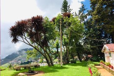 استراحتگاه Hill Top Individual Cottage Ooty