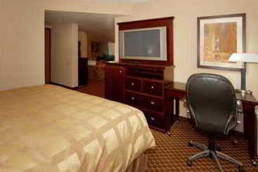 هتل Quality Inn & Suites