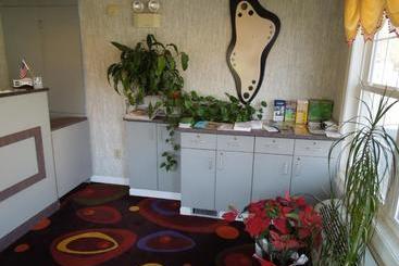 هتل Red Carpet Inn Absecon