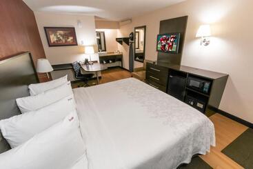 هتل Red Roof Inn Plus+ St Louis   Forest Park/ Hampton Ave