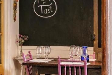 هتل Cal Compte Priorat