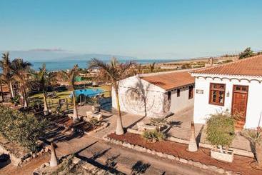 هتل La Casa Nova Hostel