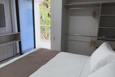 هتل On Apartasuites