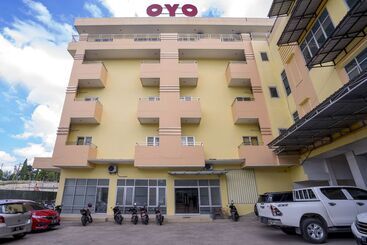 호텔 Oyo 2695 D Es Guest House
