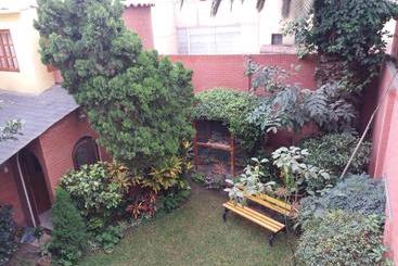 تختخواب و صبحانه Garden House Miraflores
