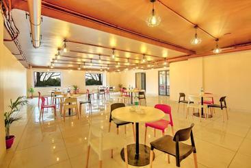 هتل Artisian Rooms