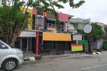 هتل Oyo 2833 Kost Harmony