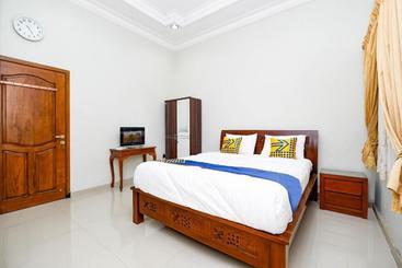 هتل Spot On 2618 Jepara Guest House