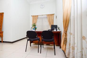 هتل Spot On 2618 Jepara Guest House