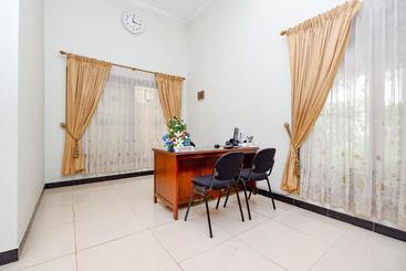 هتل Spot On 2618 Jepara Guest House