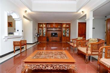 هتل Spot On 2618 Jepara Guest House