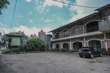 هتل Reddoorz Near Pantai Florida Anyer