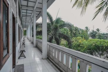 هتل Reddoorz Near Pantai Florida Anyer