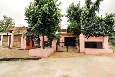 هتل Spot On 63858 Jay Gurudev Homestay