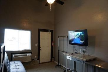 هتل Riverfront Studio Suites