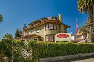 هتل Rose Garden Inn