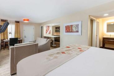 إقامة Hawthorn Suites By Wyndham Detroit Southfield