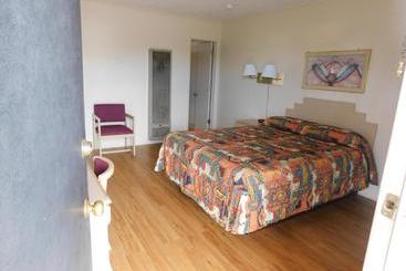 Royal Host Motel