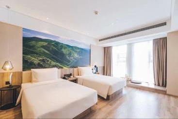 هتل Atour  Huangshan Xinan Riverside
