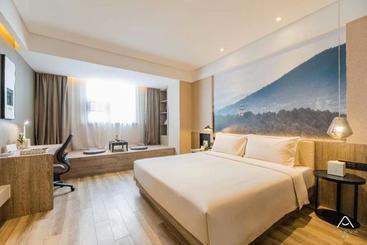 هتل Atour  Huangshan Xinan Riverside
