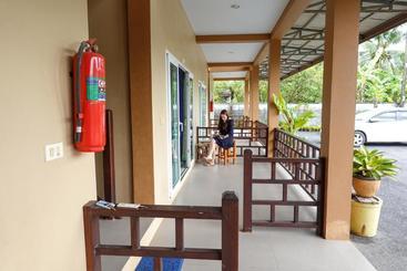 هتل Baan Subtawee