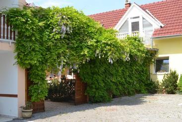 تختخواب و صبحانه Guest House Silatti   Apartments