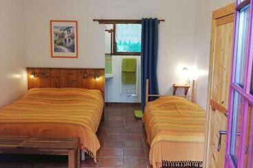 بنسيون Paysannerie Des Versanes   Chambres Et Gîte