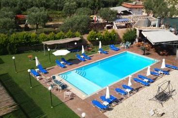 Sezar Hotel Qeparo