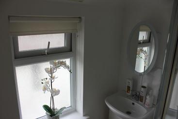 پانسیون Beautiful Ensuite Beachfront Room Worthing Homestay