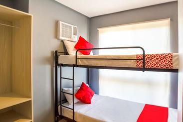 هتل Oyo 521 Bacaca Suites