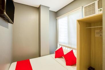 هتل Oyo 521 Bacaca Suites