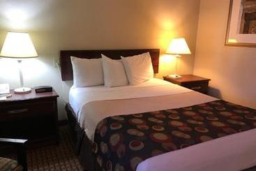 هتل Days Inn By Wyndham Bloomington West