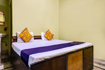 هتل Spot On 68052 Surya Guest House