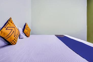 هتل Spot On 68052 Surya Guest House