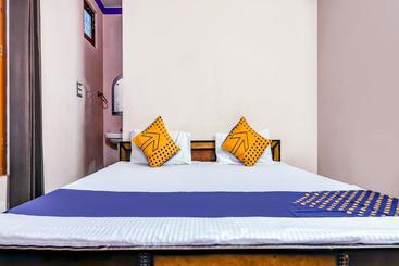 هتل Spot On 68052 Surya Guest House