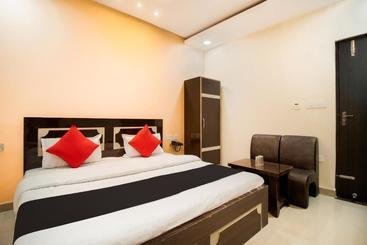 هتل Capital O 67322 Aastha Krishna Niketan