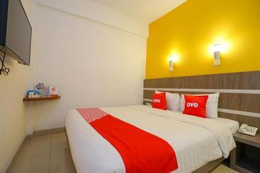 ホテル Oyo 1727 929