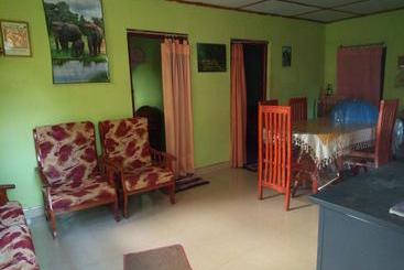 تختخواب و صبحانه Kavishka Guest House