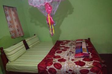 تختخواب و صبحانه Kavishka Guest House